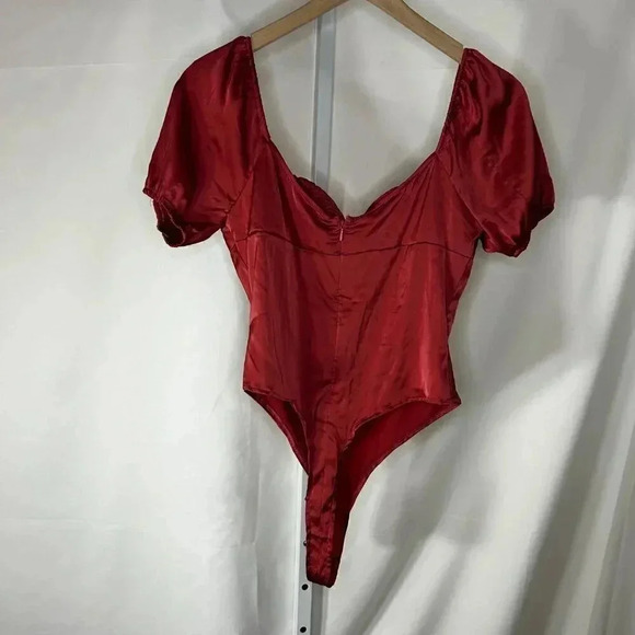 2/$30 Love tree Size Medium Satin Like Body Suit Sweetheart Dusty Red - Picture 6 of 13